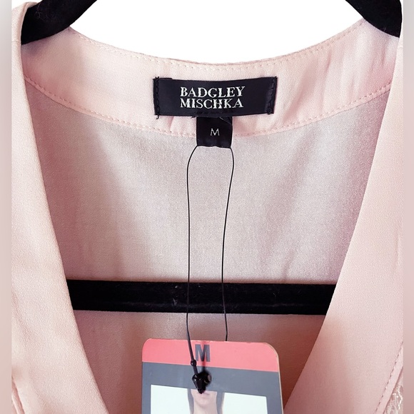 NWT Women’s BADGLEY MISCHKA Blush Pink Lace 3D Floral Embellished Blouse Medium - Picture 4 of 6